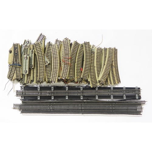 530 - A large quantity of mainly Marklin 00-gauge model railway locomotives, stock, track and accessories ... 