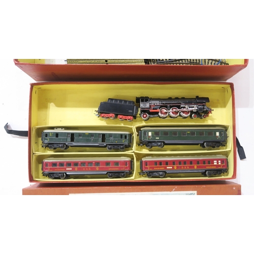 530 - A large quantity of mainly Marklin 00-gauge model railway locomotives, stock, track and accessories ... 