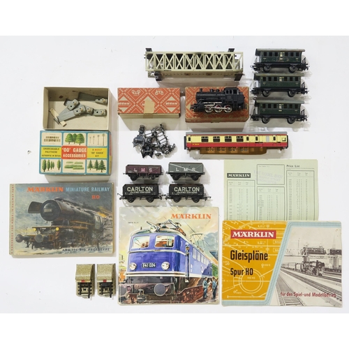 530 - A large quantity of mainly Marklin 00-gauge model railway locomotives, stock, track and accessories ... 