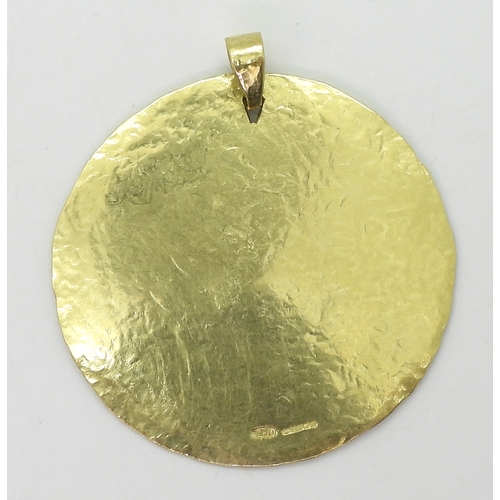 2726 - AN 18CT GOLD ABSTRACT PENDANTof disc shape with planished surface. Makers mark BvN, with London hall... 