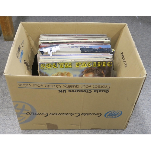 577 - VINYL LP RECORDSA box of mixed records, to include Aker Bilk, Jim Reeves, Frank Sinatra etc.... 