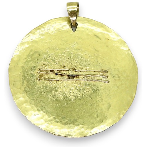 2726 - AN 18CT GOLD ABSTRACT PENDANTof disc shape with planished surface. Makers mark BvN, with London hall... 