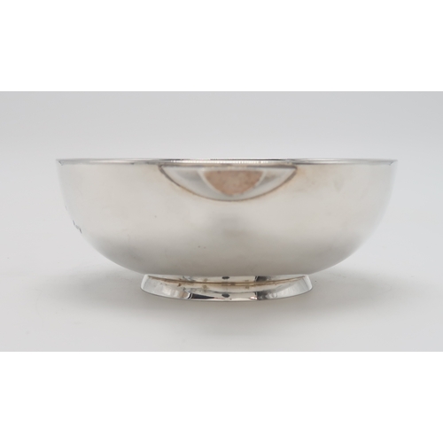 2468 - AN ELIZABETH II SILVER QUAICHby Wakely & Wheeler, London 1952, of typical form, engraved 'Presen... 