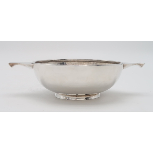 2468 - AN ELIZABETH II SILVER QUAICHby Wakely & Wheeler, London 1952, of typical form, engraved 'Presen... 