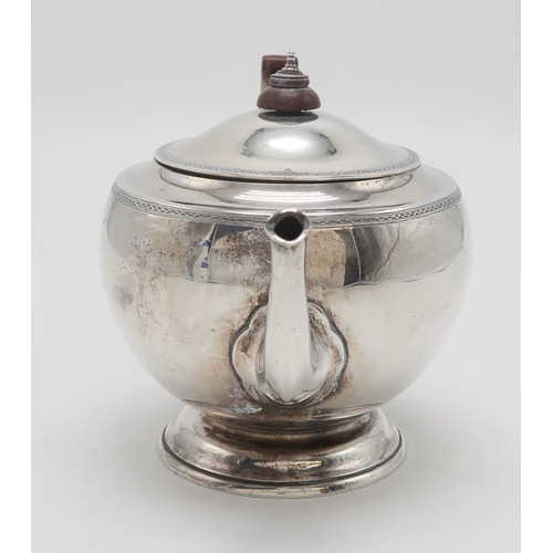 2473 - A GEORGE V SILVER TEAPOTby Edwards & Sons, London 1930, of compressed circular form, with engine... 