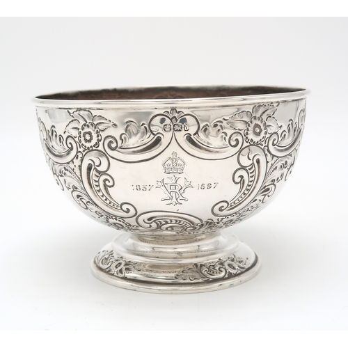 2486 - A LATE-VICTORIAN DIAMOND JUBILEE ROSE BOWLby James & William Deakin, Sheffield 1896, of typical ... 