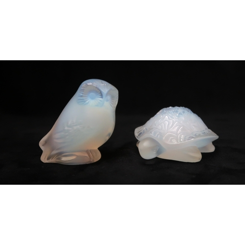 2209 - A LALIQUE OPALESCENT OWL (CHOUETTE)in fitted box, together with a Lalique turquoise glass fish and a... 