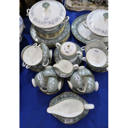 223 - a Wedgwood Fieldfare pattern dinner service together with assorted drinking glasses