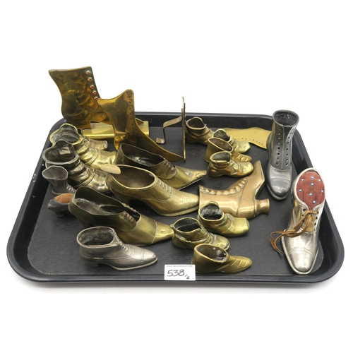 538 - Assorted brassware, to include a collection of boots and shoes of various sizes, table bells, orname... 