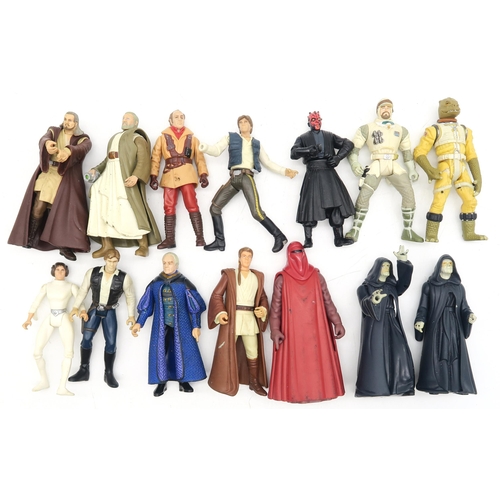 548 - Star Wars: a collection of 1990s/2000s-era small scale action figures and a Tazo Collector's Force P... 