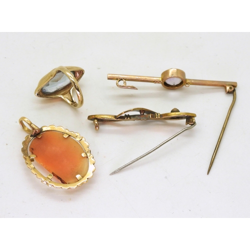 764 - A collection of gold and yellow metal items, to include an 18ct gold cameo pendant, weight 4.3gms, a... 