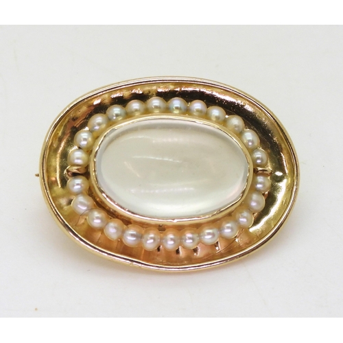 768 - A yellow metal moonstone  and pearl brooch, approx 2.5cm x 2cm, weight 4.6gms