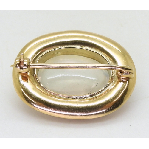 768 - A yellow metal moonstone  and pearl brooch, approx 2.5cm x 2cm, weight 4.6gms