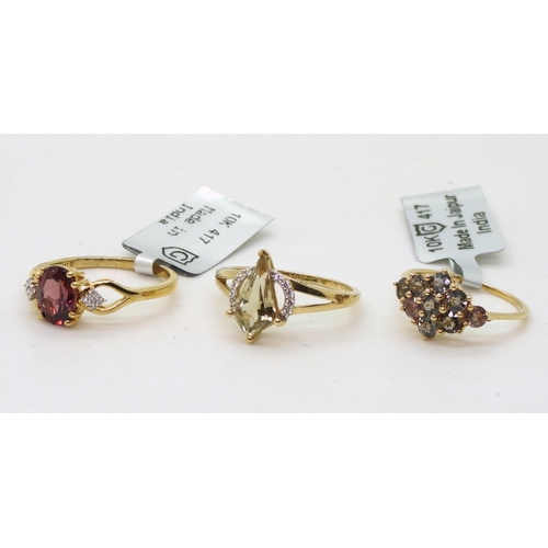 783 - Three 9ct gold rings, a colour change sapphire flower ring, with GemsTV certificate, finger size K a... 