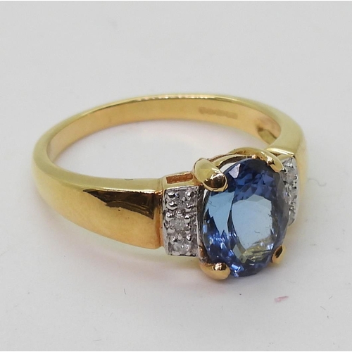 802 - An 18ct gold kyanite and diamond ring, size N1/2, weight 4.7gms