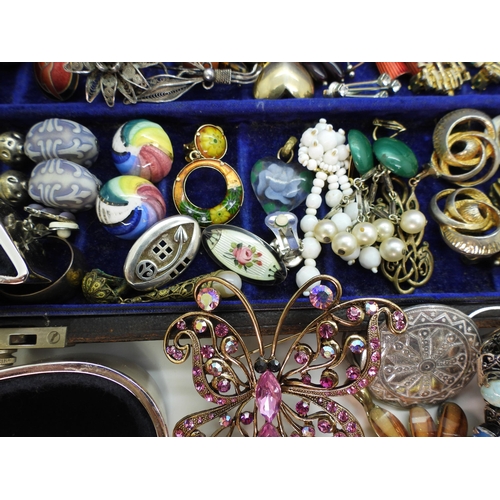 820 - A large collection of silver and vintage costume jewellery to include a silver and enamel Norwegian ... 