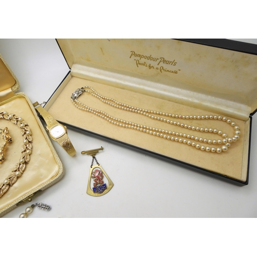 831 - a vintage boxed Ciro necklace, further boxed Pompador pearls, a 1938 Empire Exhibition badge and a g... 