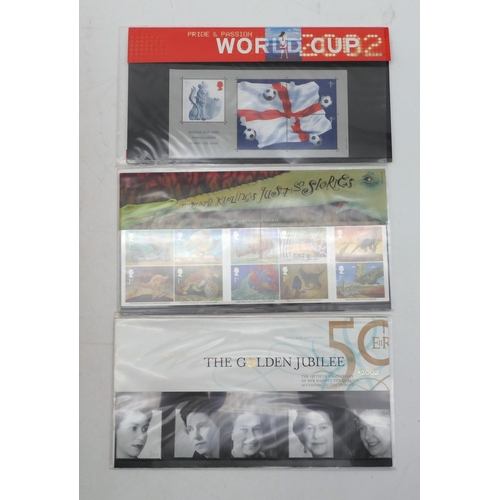 375 - GREAT BRITAIN A box of presentation pack stamps from 2002 to 2006 from 1 to 6 of each with an approx... 