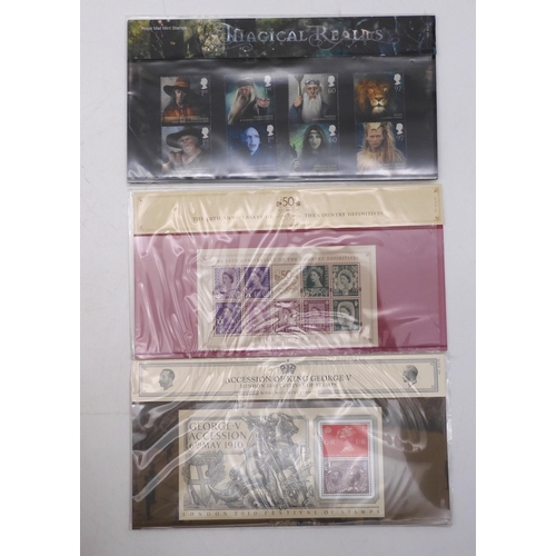 376 - GREAT BRITAIN A box of presentation pack stamps from 2007 to 2011 approximately 115 packs with an ap... 