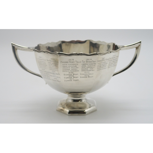 2503 - AN EDWARDIAN SCOTTISH SILVER PRESENTATION TROPHY CUPby Hamilton & Inches, Edinburgh 1908, of fac... 