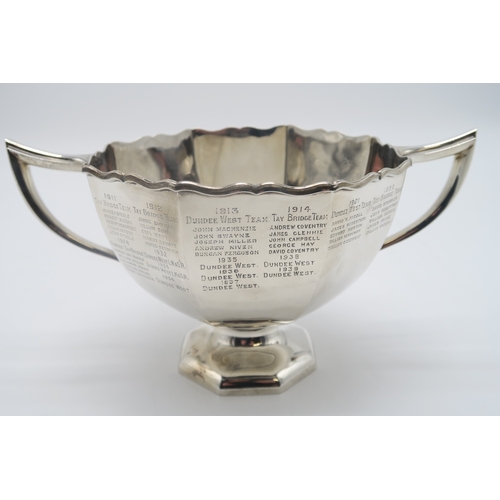 2503 - AN EDWARDIAN SCOTTISH SILVER PRESENTATION TROPHY CUPby Hamilton & Inches, Edinburgh 1908, of fac... 