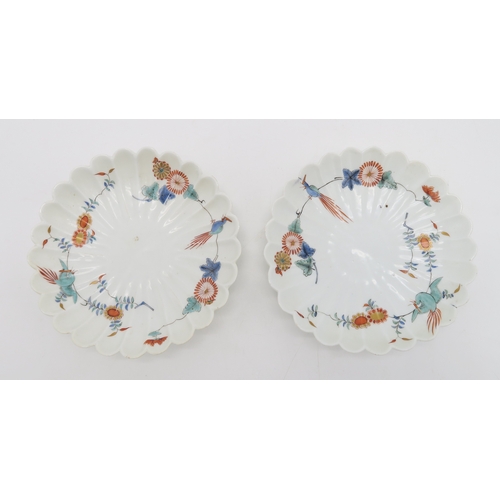 2220 - A PAIR OF MEISSEN KAKIEMON TEABOWLS AND SAUCERS FROM THE JAPANESE PALACEcirca 1730, each piece of lo... 