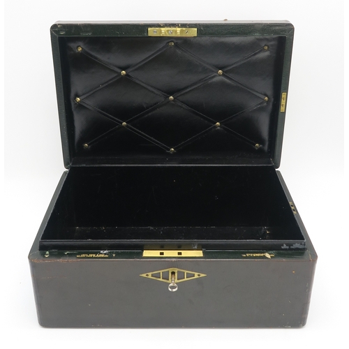 2606 - A GEORGE V LEATHER DESPATCH BOX BY JOHN PECK & SONS, LONDONThe lid embossed in gilt letters 