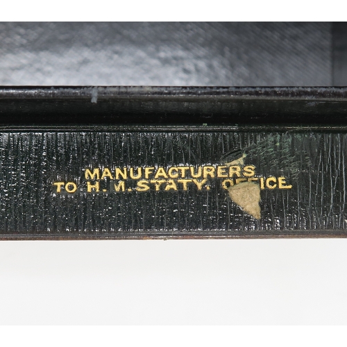 2606 - A GEORGE V LEATHER DESPATCH BOX BY JOHN PECK & SONS, LONDONThe lid embossed in gilt letters 