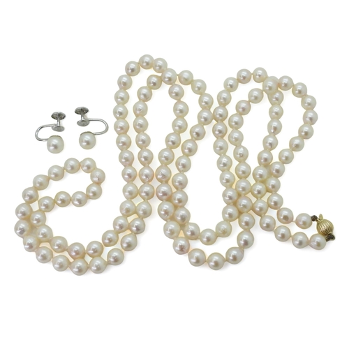 2752 - AN OPERA LENGTH OF UMINOKO PEARLSthe pearls are white with a pink lustre, each pearl is approx 6.3mm... 