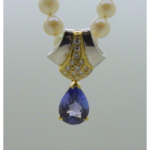 2754 - A TANZANITE AND DIAMOND PEARL CLIPmade in 18ct yellow and white gold, set with a pear-shaped tanzani... 