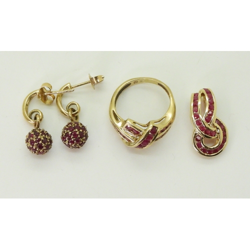 2760 - RUBY JEWELSA ruby crossover ring, mounted in yellow metal stamped '9', finger size K, with a 9ct gol... 