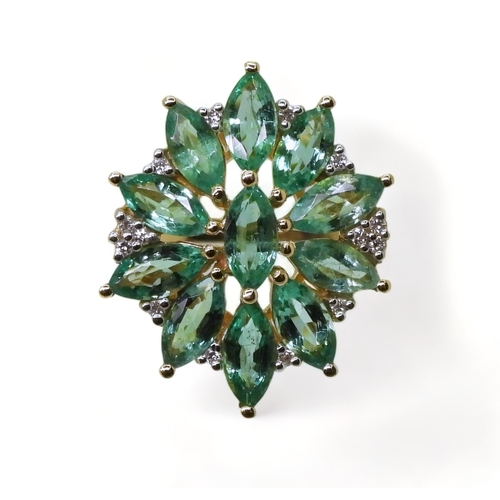 2771 - AN EMERALD & DIAMOND STATEMENT RINGfrom the GemsTV premier brand Iliana collection. Mounted in 1... 