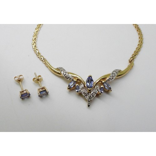 2772 - A TANZANITE AND DIAMOND NECKLACEmounted in 14k gold, largest tanzanite 7mm x 3.5mm, with grain set d... 