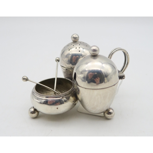 209 - A late-Victorian silver cruet set, by Goldsmiths & Silversmiths Co, London 1897, comprising an e... 