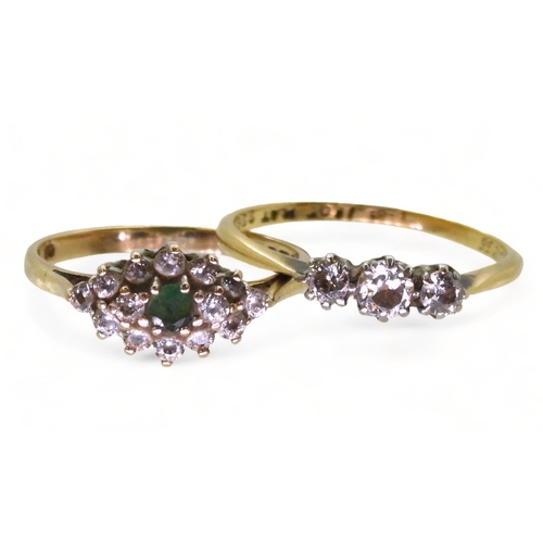 762 - An 18ct gold and platinum three stone diamond ring set with estimated approx 0.25cts of brilliant cu... 