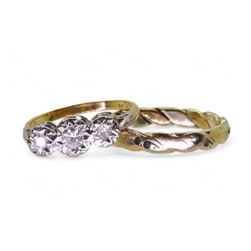 766 - An 18ct gold ring set with three illusion set diamonds, with an approximate total of 0.30cts, finger... 