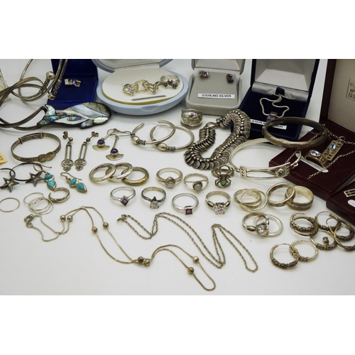 848 - A collection of silver and white metal jewellery to include A spiral link bracelet, a Brooks & B... 