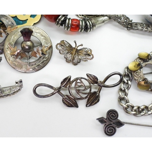 850 - A collection of silver jewellery to include two Ward Brothers thistle brooches, a silver Norwegian S... 