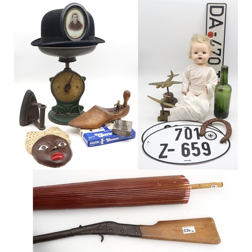 534 - A mixed lot, comprising a Salter's cast iron and brass No. 50 Improved Family Scale, green glass McE... 