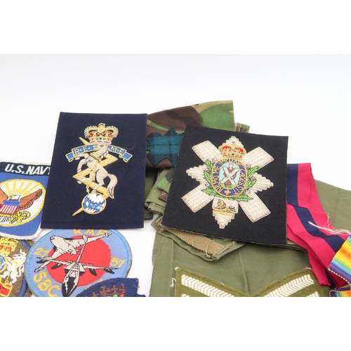 585 - Assorted military cloth patches, with a number of bullion-embroidered examples, including the Royal ... 