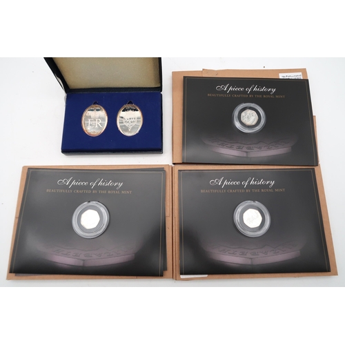 462 - The Branbury Mint Silver Jubilee 1952 - 1977 silver ingot set together with three Silver 50p commemo... 