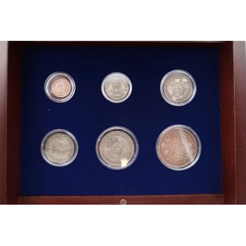 470 - ELIZABETH II (1952-2022)A lot comprising various silver and gold plated commemorative and proof coin... 