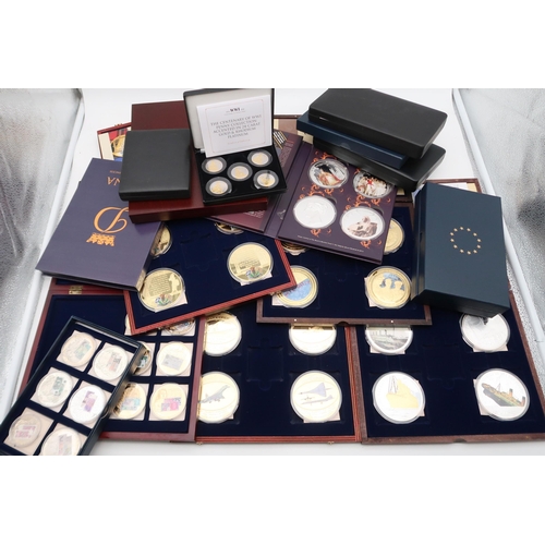 472 - Commemorative Coins a lot comprising silver and gold plated commemorative coins mostly cased to incl... 