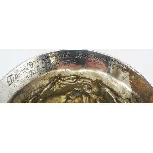 2509 - A WILLIAM IV SILVER MUGby Joseph Angell I & John Angell I, London 1833, of campagna form, with c... 