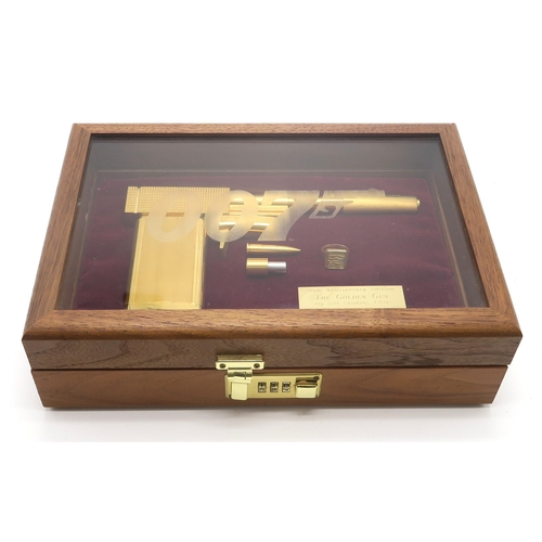 2623 - JAMES BOND: THE MAN WITH THE GOLDEN GUN (1974)A 20th Anniversary Edition replica Golden Gun, no. 012... 