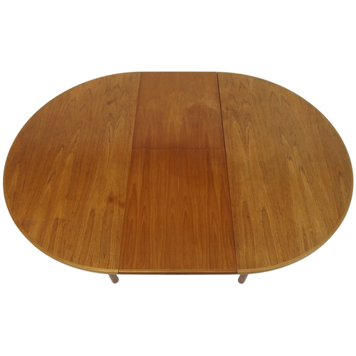 2104 - A MID 20TH CENTURY TEAK MCINTOSH CIRCULAR EXTENDING DINING TABLE AND FOUR CHAIRS dining table w... 