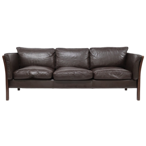 2106 - A 20TH CENTURY DANISH BROWN LEATHER UPHOLSTERED STOUBY THREE SEATER SETTEE with stained teak and lea... 