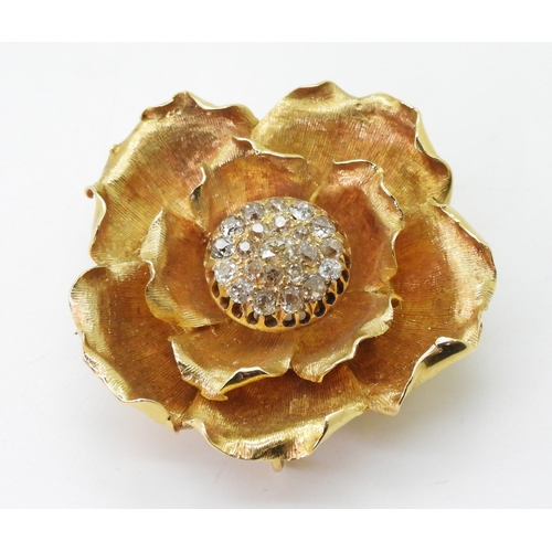 2787 - A GOLD & DIAMOND ROSE PENDANT BROOCHcraftsman made, the rose is made in 18ct gold with each peta... 