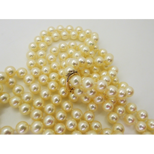 2793 - A ROPE LENGTH OF PEARLSeach pearl is approx 7.3mm, with an overall length of approx 140cm knotted th... 