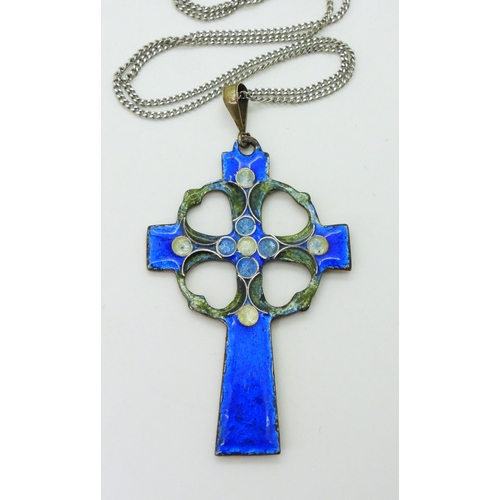 2799 - AN ARTS & CRAFTS STYLE PENDANTthe Celtic cross is made in copper and enamelled in blues and gree... 